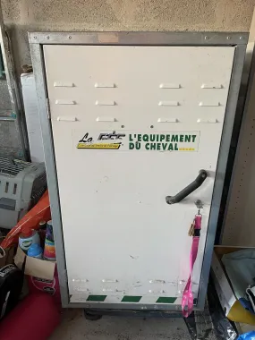 Armoire de sellerie en acier